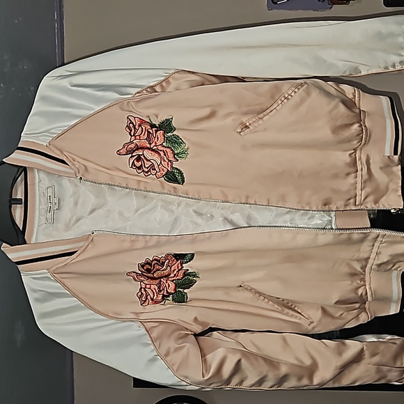 Adam Levine Collection Jackets & Blazers - EUC ADAM LEVINE INCREDIBLE JACKET. Size Medium. Sooo cute